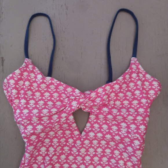 J. Crew | NWOT One Piece Swimsuit Twist-Front Keyhole Pink Stamp Floral 0 - Picture 5 of 16